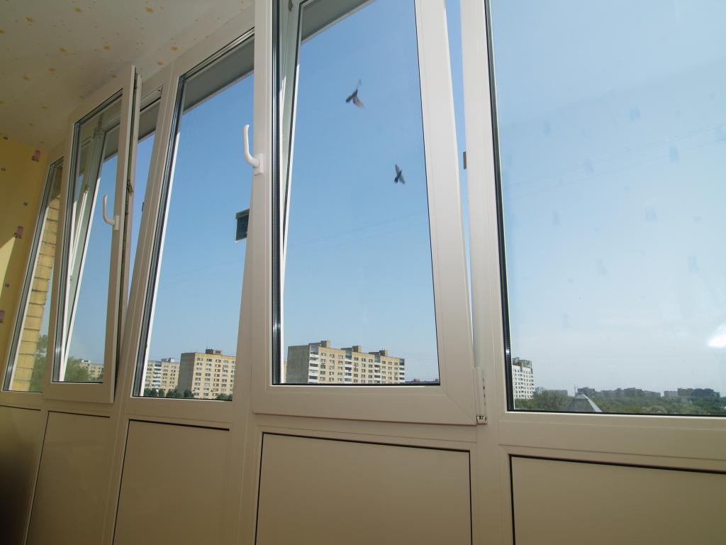 Как оформить окна на балконе или лоджии